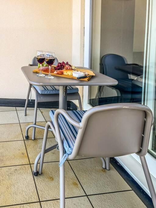 Soho Beach Apartment With Fabulous Sea View And 2 Minutes To The Beach With Free Parking And Netflix Bournemouth Ngoại thất bức ảnh