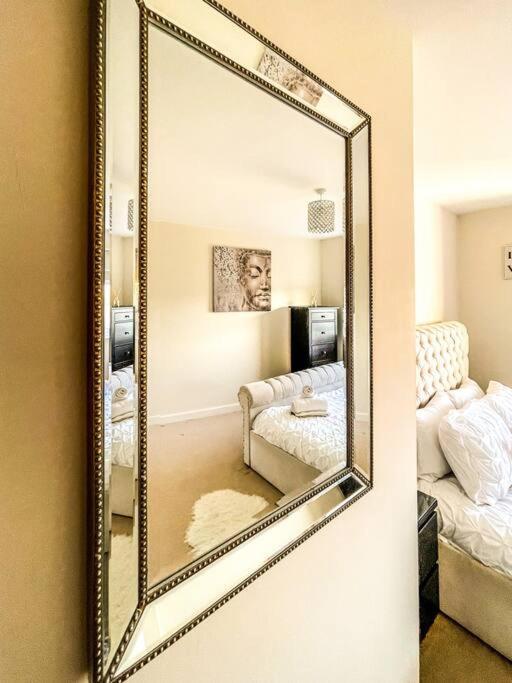 Soho Beach Apartment With Fabulous Sea View And 2 Minutes To The Beach With Free Parking And Netflix Bournemouth Ngoại thất bức ảnh