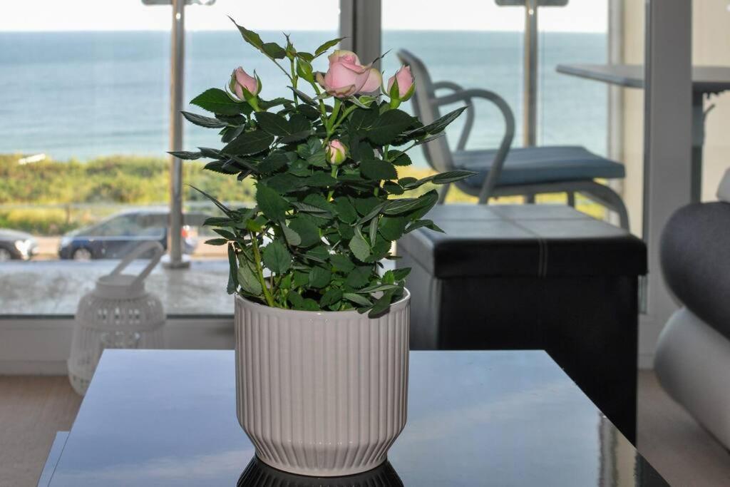 Soho Beach Apartment With Fabulous Sea View And 2 Minutes To The Beach With Free Parking And Netflix Bournemouth Ngoại thất bức ảnh
